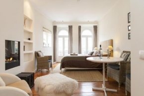 ALTIDO Chic 2-bed flat with balcony, view and workspace, 5mins to Santa Justa Lift